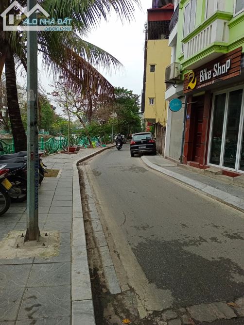 Bán đất mặt Hồ Tây - Yên Hoa - 249.8m2 - View Hồ - Vuông vắn - Kinh doanh - Mặt tiền rộng