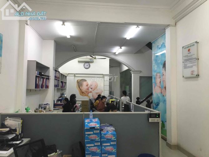 Cho thuê biệt thự mini 7.5x20 nguyên căn mặt tiền Trường Sơn, P.15, Q.10
