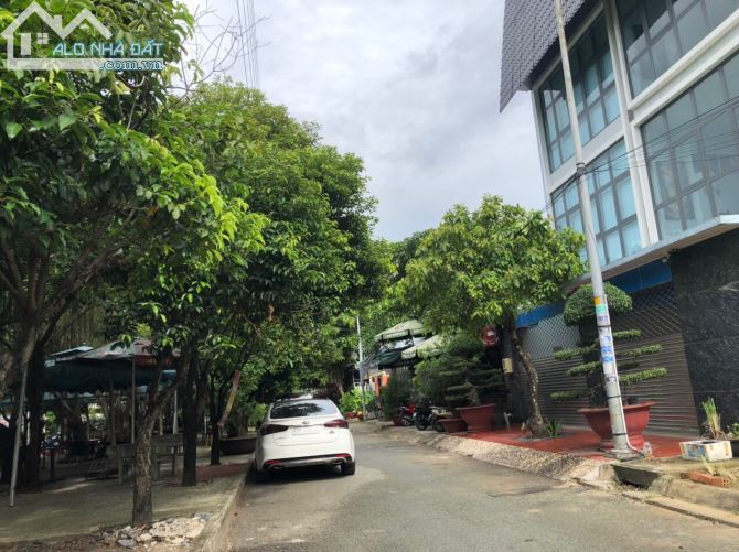 Bán lô đất khu dân cư đường Lê Thị Riêng, DT 10x20m, giá 10 tỷ