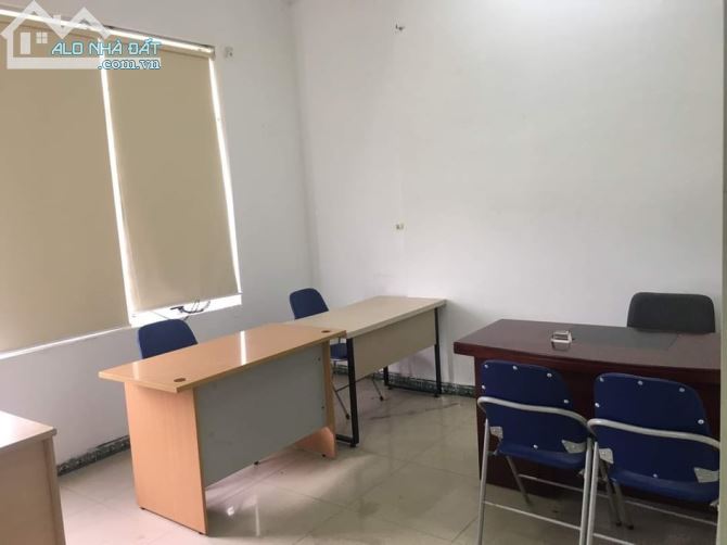 Cho Thuê Văn Phòng Trung Kính DT 35m2 GIÁ 5TR/TH Có Bàn ghế như ảnh - 2