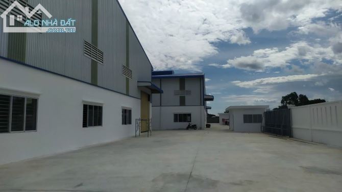 Bán hoặc cho thuê xưởng 3500m2 KCN Tân Đức, Hựu Thạnh, Long An, giá rẻ cạnh tranh - 2