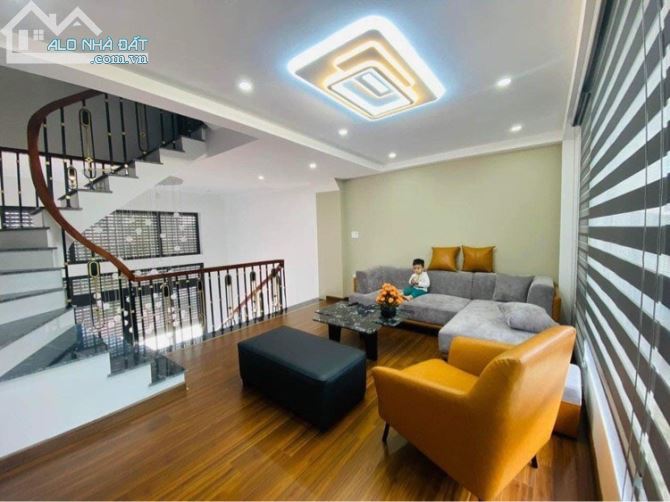 Bán nhà cách Hv Ngân Hàng 50m, diện tích 40m2 x5 tầng, mặt tiền 4m, Giá 6,2 tỷ