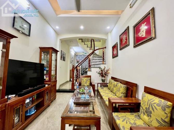 Bán nhà Ngõ 10 Láng Hạ, diện tích 40m2 x5 tầng ,ặt tiền 4m, Giá 4,8 tỷ - 1