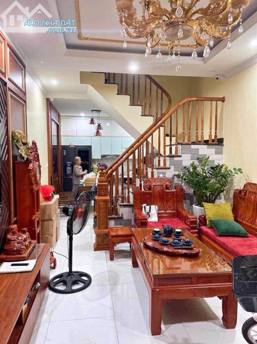 Bán nhà phân lô 5 tầng phố Vũ Thạnh, diện tích 42m2, 4 chỗ đỗ cửa, Giá 7 tỷ - 1