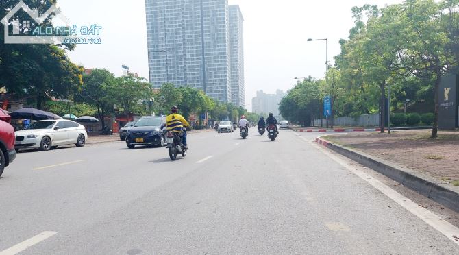 Bán biệt thự mặt phố Đỗ Đức Dục. Dt 310m2, xây 3 tầng. MT 11m, phố 30m. KD sầm uất - 2