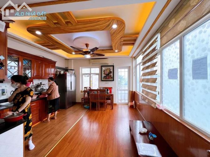 Bán nhà phân lô Ô tô đỗ cửa phố Hào Nam, diện tích 42m2 x5 tầng, mặt tiền 4m, Giá 7,1 tỷ - 2