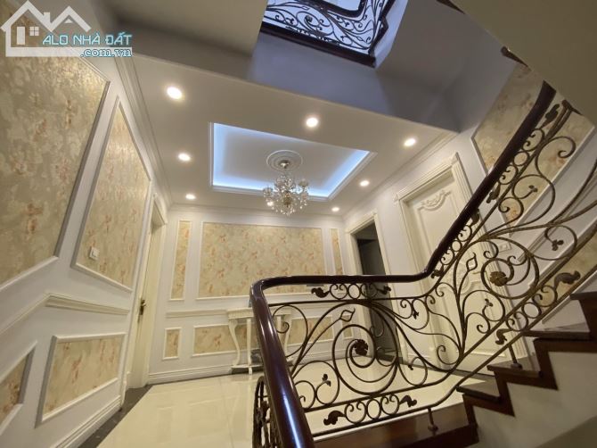 Biệt Thự VIP KĐT Việt Hưng, Nội thất xịn xò - Bể bơi, DT 200m2x5T, MT 10m, giá 38 tỷ - 3
