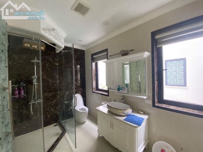 Biệt Thự VIP KĐT Việt Hưng, Nội thất xịn xò - Bể bơi, DT 200m2x5T, MT 10m, giá 38 tỷ - 4