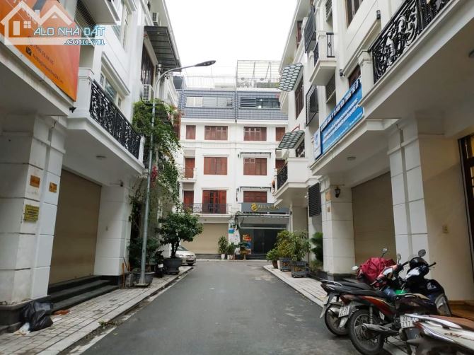 BÁN NHÀ LIỀN KỀ KHU NHÀ Ở 90 NGUYỄN TUÂN - THANH XUÂN