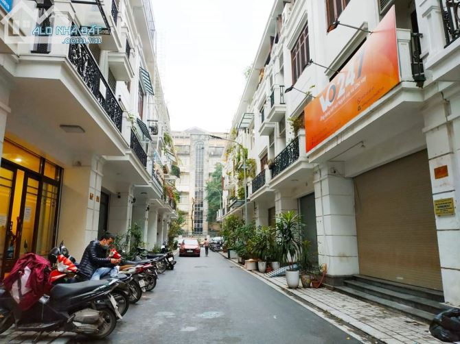 BÁN NHÀ LIỀN KỀ KHU NHÀ Ở 90 NGUYỄN TUÂN - THANH XUÂN - 1