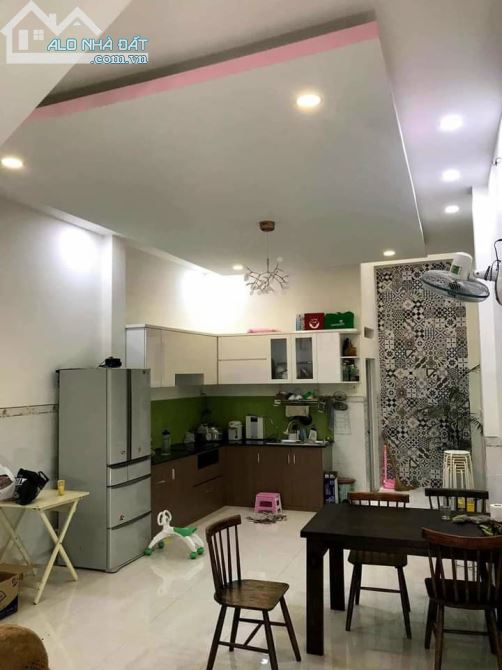 Bán nhà hẻm hoang van thu 4,5ty - 2