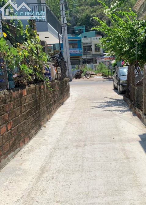 Bán nhà hẻm hoang van thu 4,5ty - 3