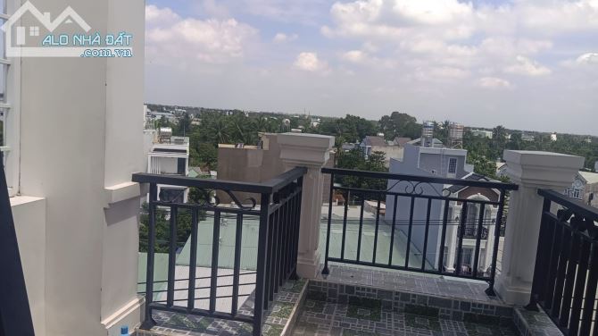 Bán nhà mặt tiền đường Hà Huy Giáp, Thạnh Lộc, Quận 12, 105m, 5 tầng, giá chỉ 11,8 tỷ.