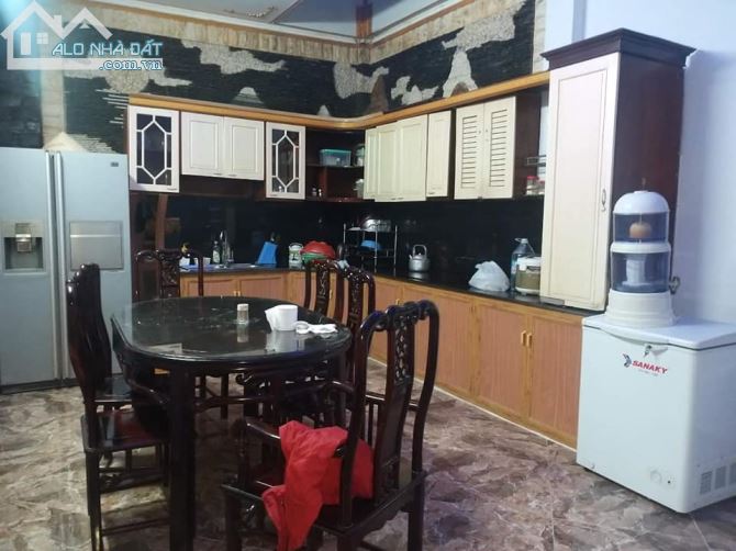 bán nhà phân lô , ô tô đỗ cửa tại nguyễn viết xuân thanh xuân 110m2 giá 17,5 tỷ .