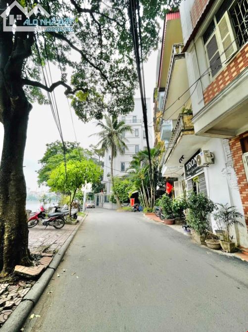 Nguyễn Phúc Lai 120m 5 tầng mt 12m, chủ tự xây, lô góc 2 thoáng, garage, nội thất gỗ xịn.