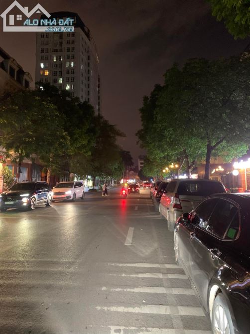 Biệt Thự Mỹ Đình 95m2*4 2 Thoáng Vỉa Hè Mặt Tiền 5m Kimh Doanh Giá 32 tỷ.