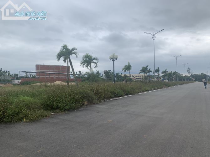 Mặt tiền đường chính Trường Chinh trung tâm TP Quảng Ngãi đường 40m giá cực rẻ 2.25 tỷ
