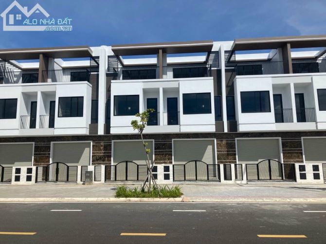 Cần bán Căn nhà một trệt 2 lầu, View công viên, P12, Vũng Tàu