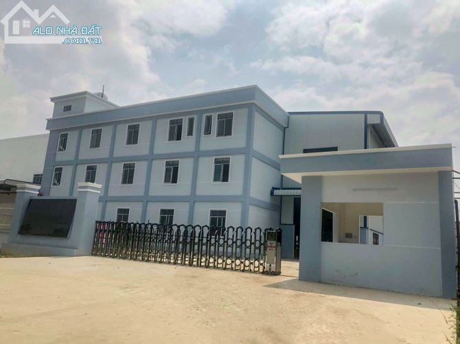 Cần Bán nhà xưởng 8000m2 khuôn viên 6300m2 thuộc KCN huyện Đức Hòa, tỉnh Long An
