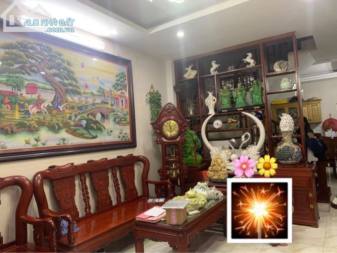Bán nhà Cầu Giấy 5 tầng, lô góc 3 thoáng, ô tô đỗ cạnh nhà, 30m ra phố, giá 6.9 tỷ.