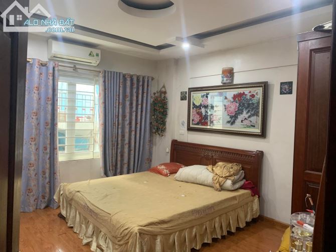 Bán nhà Cầu Giấy 5 tầng, lô góc 3 thoáng, ô tô đỗ cạnh nhà, 30m ra phố, giá 6.9 tỷ. - 1