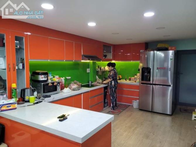 Cần bán gấp nhà, Lê Văn Việt Q9 , hẻm ô tô 6m,4 tầng lầu 105m2.giá6tỷ750. - 2
