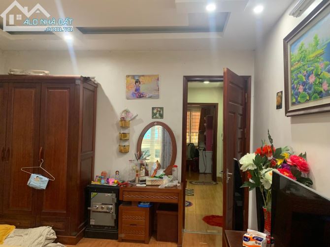 Bán nhà Cầu Giấy 5 tầng, lô góc 3 thoáng, ô tô đỗ cạnh nhà, 30m ra phố, giá 6.9 tỷ. - 2