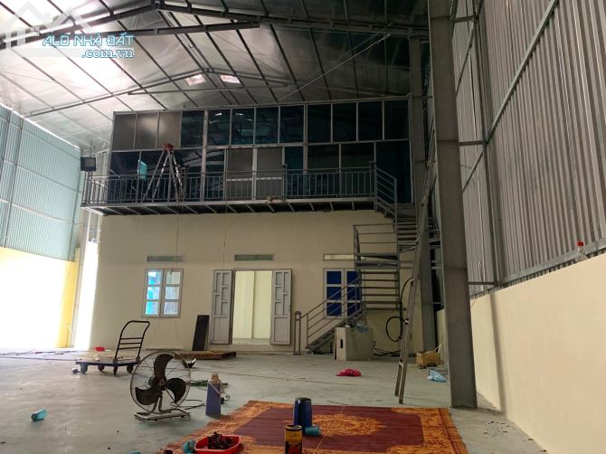 cho thuê kho xưởng 800m xưởng mới xây, sẵn văn phòng, xe ra vào, điện 3 pha