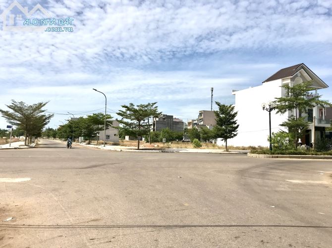 CẦN BÁN ĐẤT Ở BIỆT THỰ  - KDC ĐÔNG BÀN THÀNH - THỊ XÃ AN NHƠN !!!