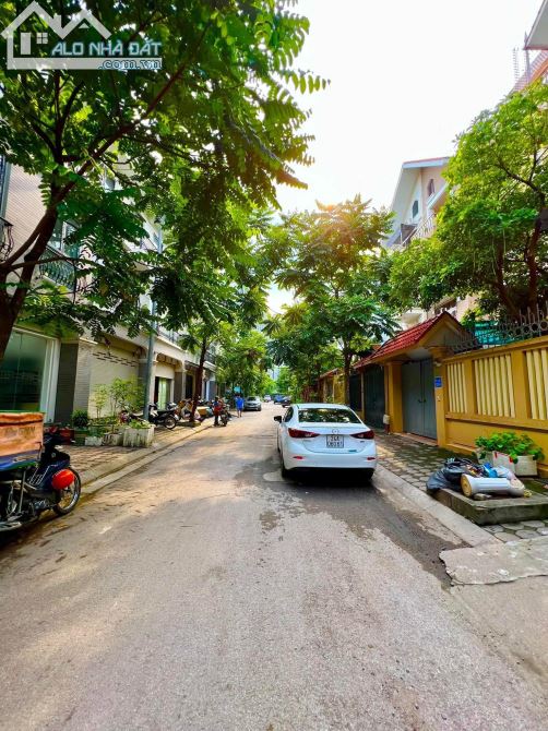 Biệt Thự KĐT Nam Thắng 135m2*4 2 Thoáng Vỉa Hè Mặt Tiền 7m Kinh Doanh Giá 23.9 tỷ.