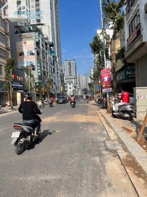 chủ bán nhà phố Lạc Trung trước nhà rộng 10m xe 45 chỗ tránh 76m2 giá 18.6