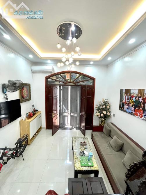 BÁN NHÀ ĐỨC DIỄN,ÔTÔ, VIEW HỒ, 3 THOÁNG, 48M2 X 5 T MẶT 4M CHỈ 5,6 TỶ - 1