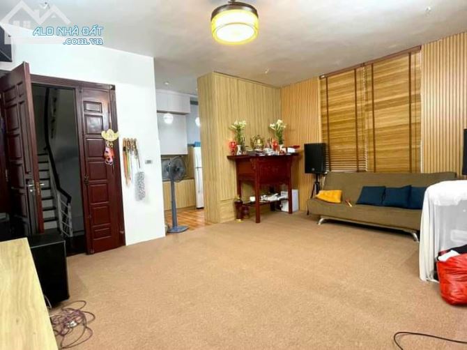 BÁN NHÀ HOÀNG QUỐC VIỆT- CẦU GIẤY- DT 85m2 - GIÁ 14 TỶ- LÔ GÓC -Ô TÔ ĐỖ - DÂN XÂY - 3
