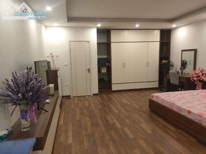 Bán nhà phố Kẻ Vẽ, 40m2 x 5 tầng, lô góc, ô tô đỗ cửa, view sân chơi và hồ giá 7.5 tỷ