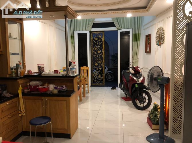 NHÀ HẺM XE HƠI 6M đường NGUYỄN KIỆM 50M2, NGANG 4M, DÂN TRÍ CAO, VÀO Ở NGAY, NHỈNH 8 TỶ