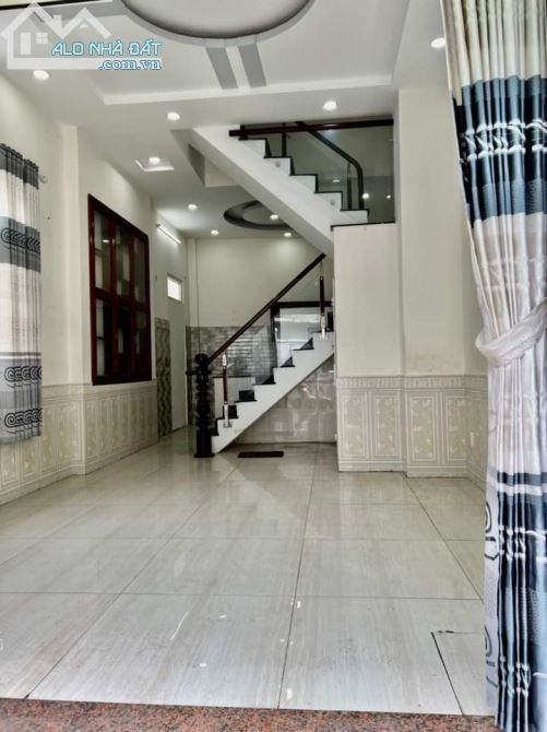Cần bán gấp nhà,Lã Xuân Oai Q9 , hẻm ô tô 6m,3 tầng lầu 70m2.giá5tỷ100. - 1