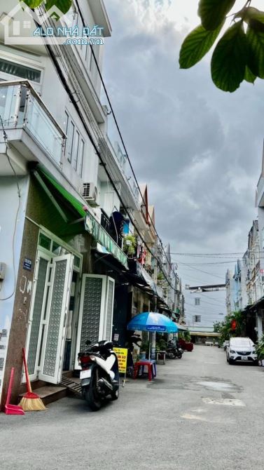 Cần bán gấp nhà,Lã Xuân Oai Q9 , hẻm ô tô 6m,3 tầng lầu 70m2.giá5tỷ100. - 3
