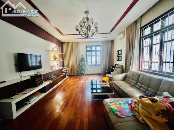 Gia đình tôi bán nhà phố TRẦN KHÁT CHÂN đường 10m xe xe 45 chỗ tránh nhau lô góc 5T 79m2 1 - 2