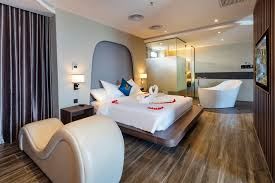 Bán khách sạn 4 sao trung tâm phố tây Nha Trang 165 phòng 330 tỉ - 2