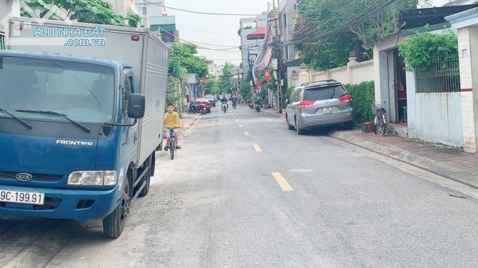 GIANG BIÊN P.LÔ ÔTÔ NGÃ 5 THẦN THÁNH V.HỒ 52m 5 tầng 5.75 tỷ/.