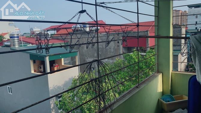 GIANG BIÊN P.LÔ ÔTÔ NGÃ 5 THẦN THÁNH V.HỒ 52m 5 tầng 5.75 tỷ/. - 4