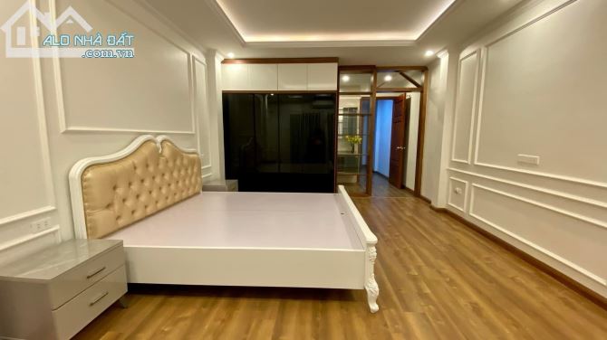 NHÀ THẬT ĐỐNG ĐA HOÀNG CẦU - 8TẦNG THANG MÁY -  PHÂN LÔ ÔTÔ - KINHDOANH AN SINH ĐẲNG CẤP - 4