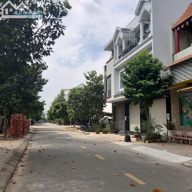 Bán đất P.Thống Nhất 6.1 tỷ 84m2 KDC D2D sổ riêng đường 8m xây dựng tự do đường N2 - 5