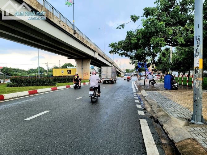 Đất 1360m² góc ngã tư vòng xoay Hóa An, TP Biên Hòa ngay trung tâm giá 46 tỷ sổ riêng