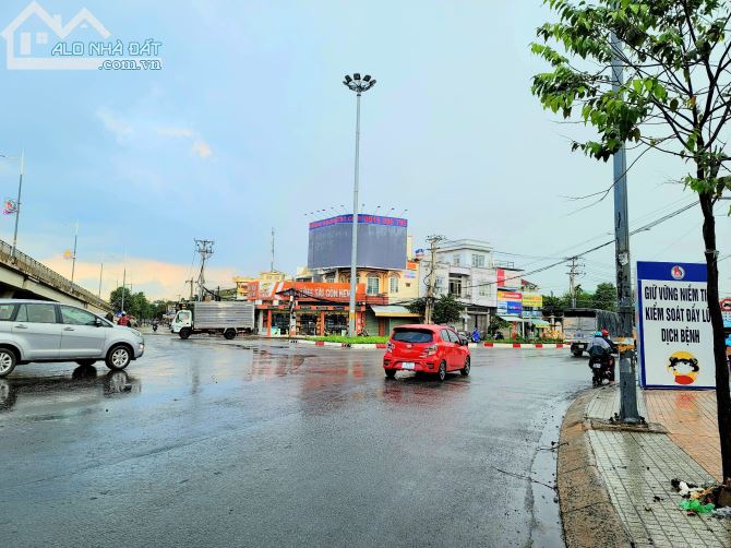 Đất 1360m² góc ngã tư vòng xoay Hóa An, TP Biên Hòa ngay trung tâm giá 46 tỷ sổ riêng - 1