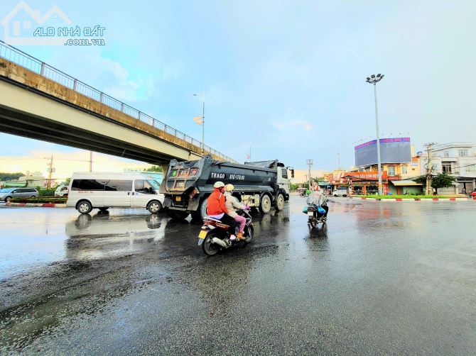 Đất 1360m² góc ngã tư vòng xoay Hóa An, TP Biên Hòa ngay trung tâm giá 46 tỷ sổ riêng - 3
