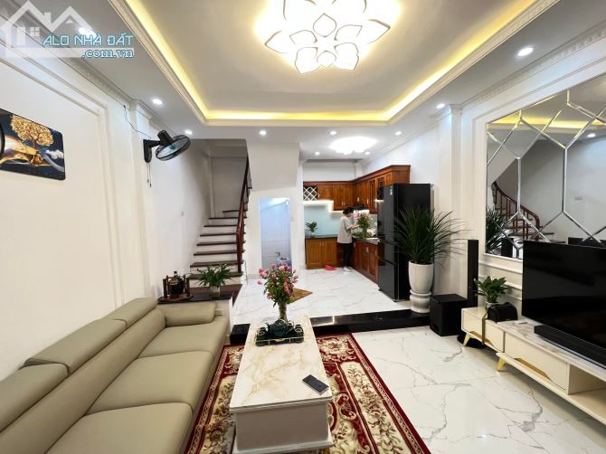 Bán nhà Võ Chí Công, Cầu Giấy, nhà đẹp giá rẻ DT 37m2 x 5 tầng, MT 4m, giá 7.3 tỷ.