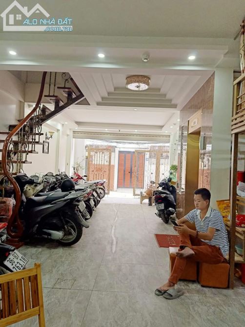 XUÂN PHƯƠNG - Ô TÔ ĐỖ CỬA - NGÕ THÔNG - PHÂN LÔ BÀN CỜ..