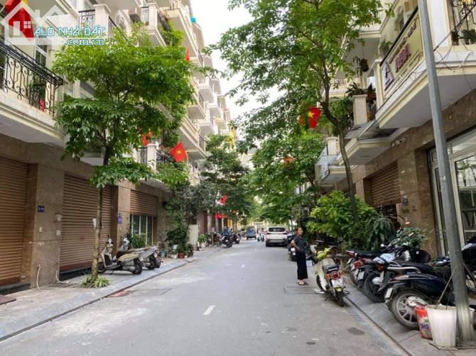 Nhà  Kim Giang Dt 50m 4T Mt 4m. Giá 5.2 tỷ. Ô tô gần - 4
