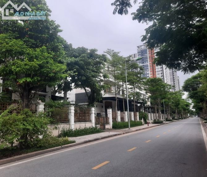 Hiếm! Liền kề phân lô Romantic Park - 100m2 - 6 tầng thang máy - MT 7m - 23,5 tỷ